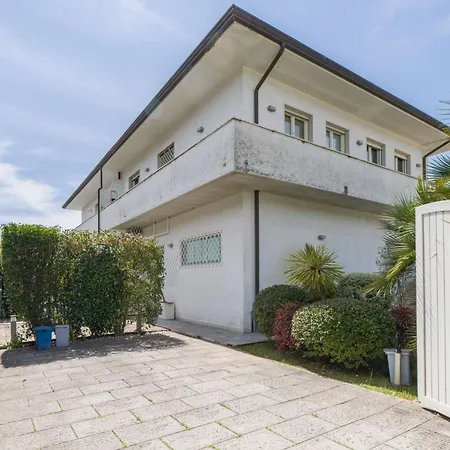 White By Interhome 아파트 *